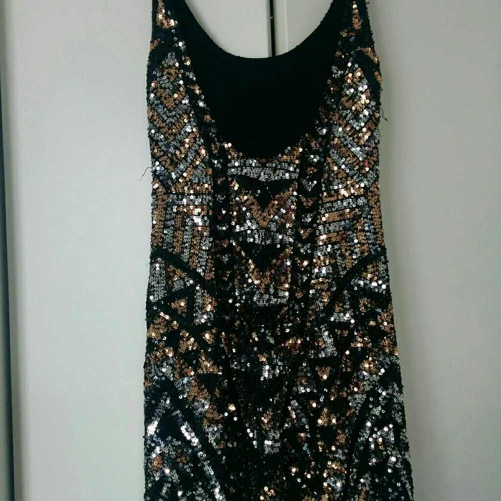 Dress - Picture 6 of 7